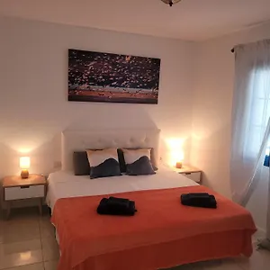 Nenita Caleta De Fuste